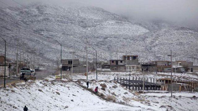 Mientras nieva en Juárez, fuertes vientos azotan la capital de Chihuahua