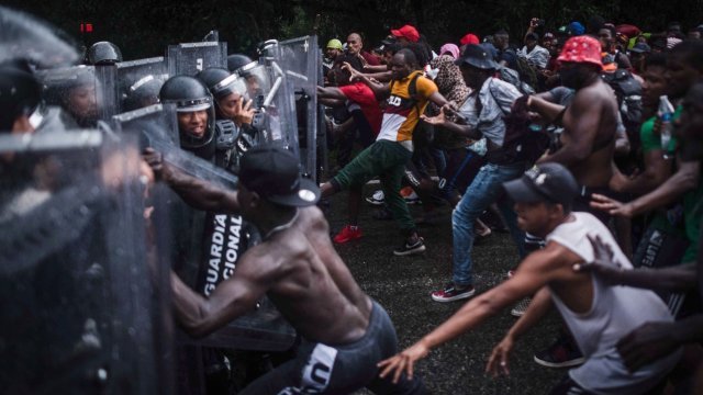INM y Guardia Nacional intentan bloquear migrantes en Chiapas: ¿cómo surge esta nueva caravana?