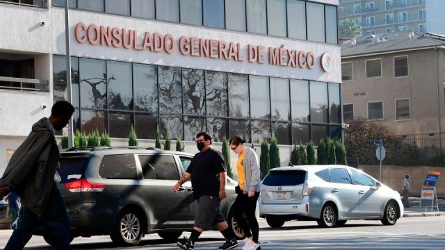 Un despido masivo por problemas de visas amenaza con colapsar los consulados mexicanos en EEUU