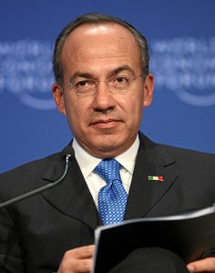 Calderón realiza cambios en su gabinete